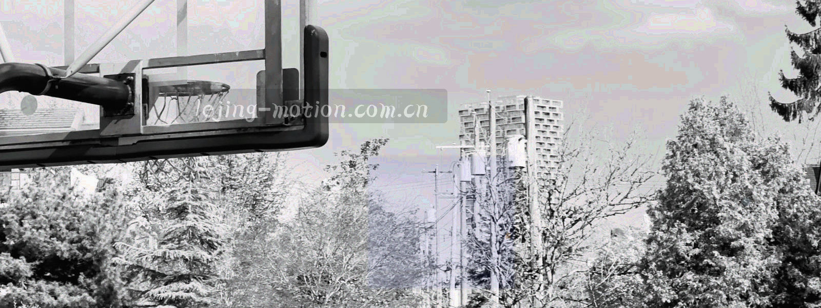 球场俯视线条与看台轮廓构成的抽象底图，无人物面部
